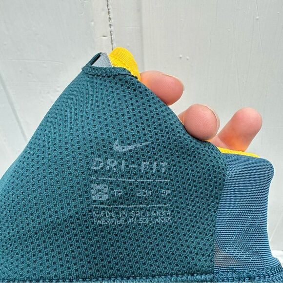 Nike zip front sports bra women's xs with removable cups - Picture 4 of 4
